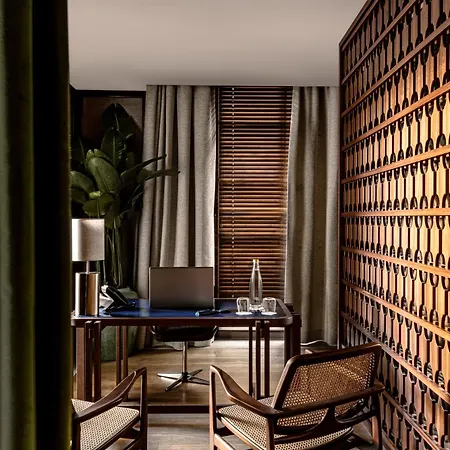 Norman & Hotel