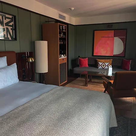 Norman & Hotel