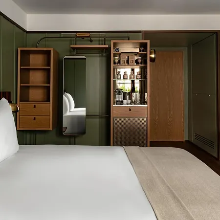 Norman & Hotel París