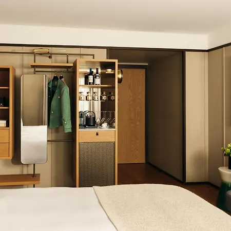 Norman & Hotel Paris