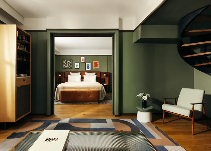 Norman & מלון פריז